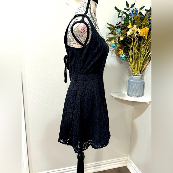 Aeropostale women's black Lace Lined dress in size S/P sleeveless open back - Picture 2 of 8